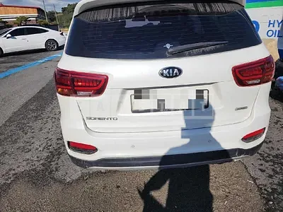Photo 1 of 16: 2018 Kia Sorento, VIN KNAPK81BBKA501472 — Korean insurance auction