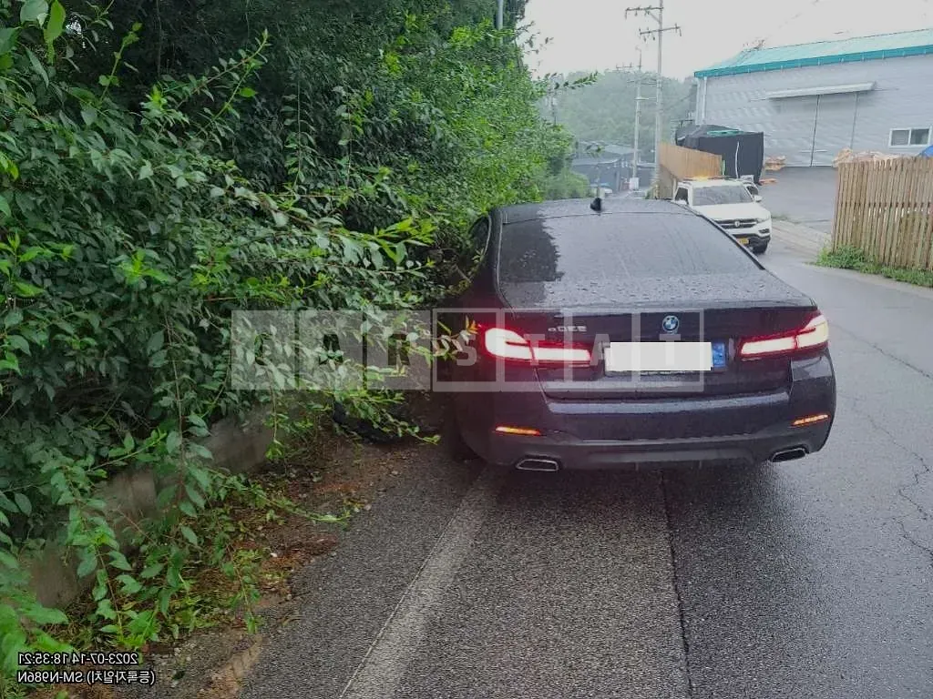 Photo 2 of 9: 2022 BMW 530e, VIN WBA51AG05NCJ21267 — Korean insurance auction