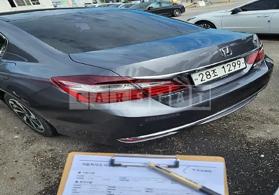 Photo 2 of 16: 2017 Honda Accord 2.4, VIN 1HGCR2680HA512340 — Korean insurance auction