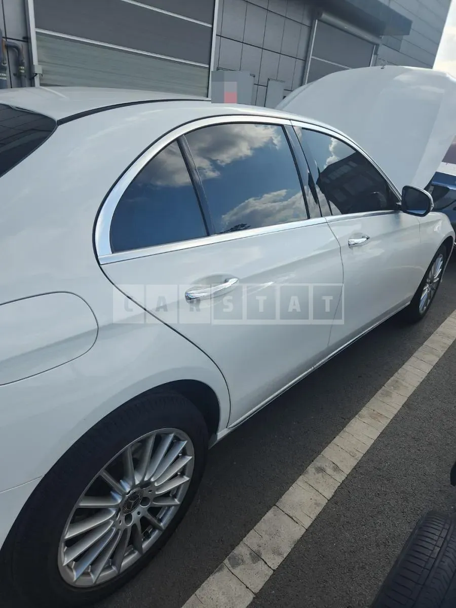 Photo 2 of 7: 2020 Mercedes-Benz E250 — Korean insurance auction