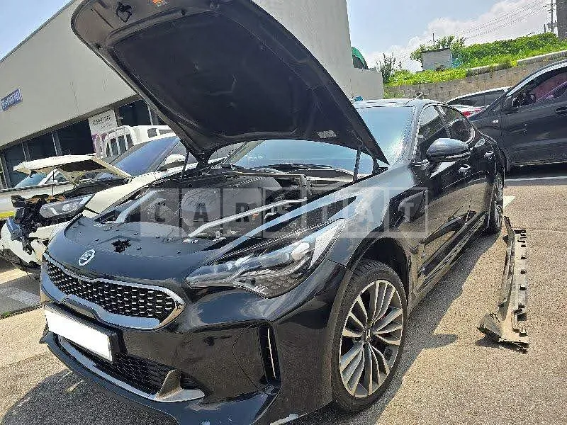 Photo 2 of 17: 2017 Kia Stinger, VIN KNAE351ABJS000606 — Korean insurance auction