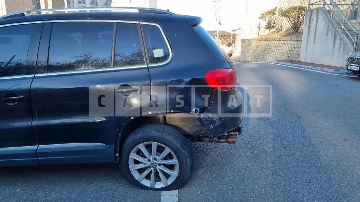 Photo 2 of 23: 2015 Volkswagen Tiguan 2.0 TDI Blue Motion, VIN WVGZZZ5NZFW561120 — Korean insurance auction