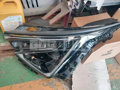 2025 Light EV6 driver's seat headlight