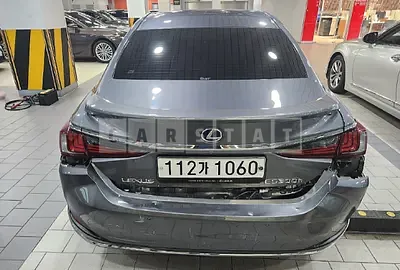 Photo 1 of 12: 2020 Lexus ES300h, VIN JTHB21B11L2105863 — Korean insurance auction