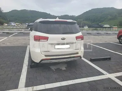Photo 1 of 7: 2016 Kia Carnival Limousine, VIN KNAME81ABGS214175 — Korean insurance auction