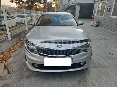 Photo 1 of 12: 2018 Kia K5 — Korean insurance auction
