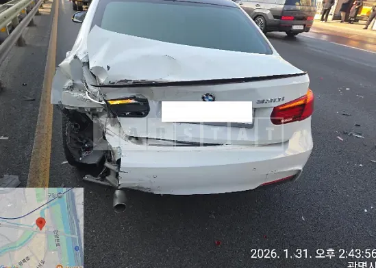 Photo 2 of 18: 2017 BMW 320i — Korean insurance auction