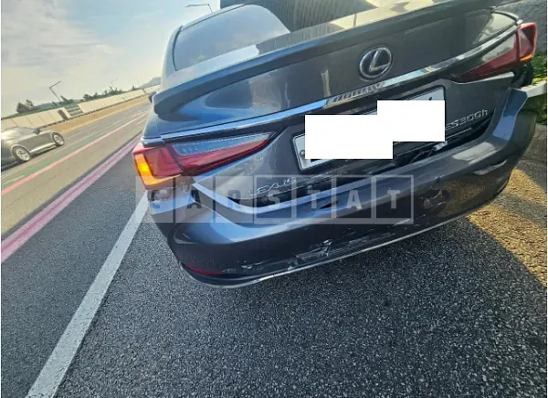 Photo 2 of 28: 2019 Lexus ES300h — Korean insurance auction