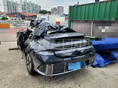 Photo 1 of 19: 2022 Hyundai IONIQ 6 Long Range, VIN KMHM341CPPA009070 — Korean insurance auction