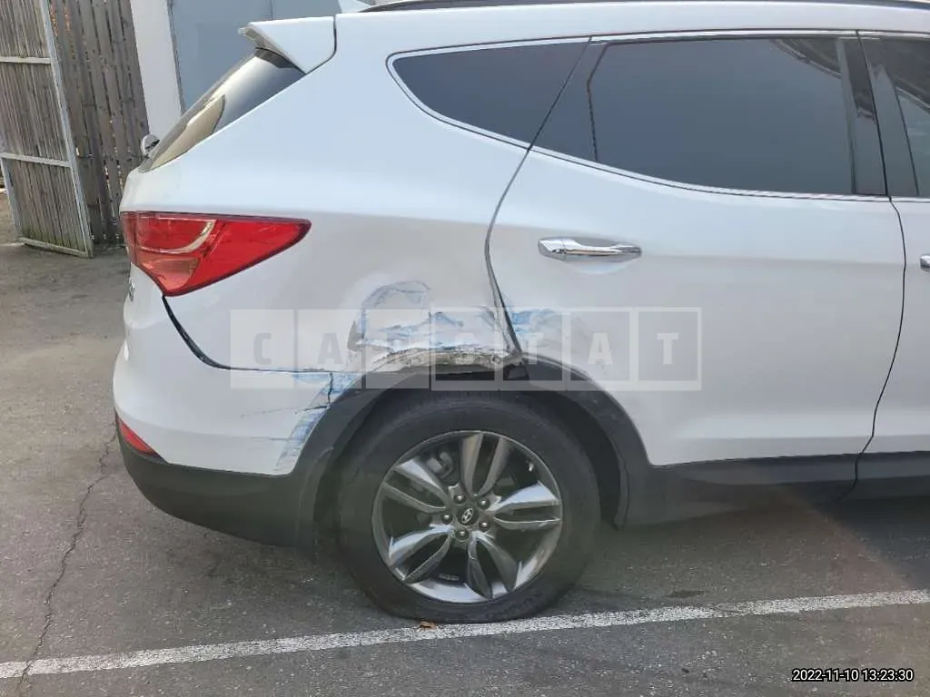 Photo 2 of 5: 2015 Hyundai Santa Fe, VIN KMHSW81UBFU315658 — Korean insurance auction