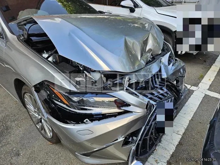Photo 2 of 18: 2023 Lexus ES300h — Korean insurance auction