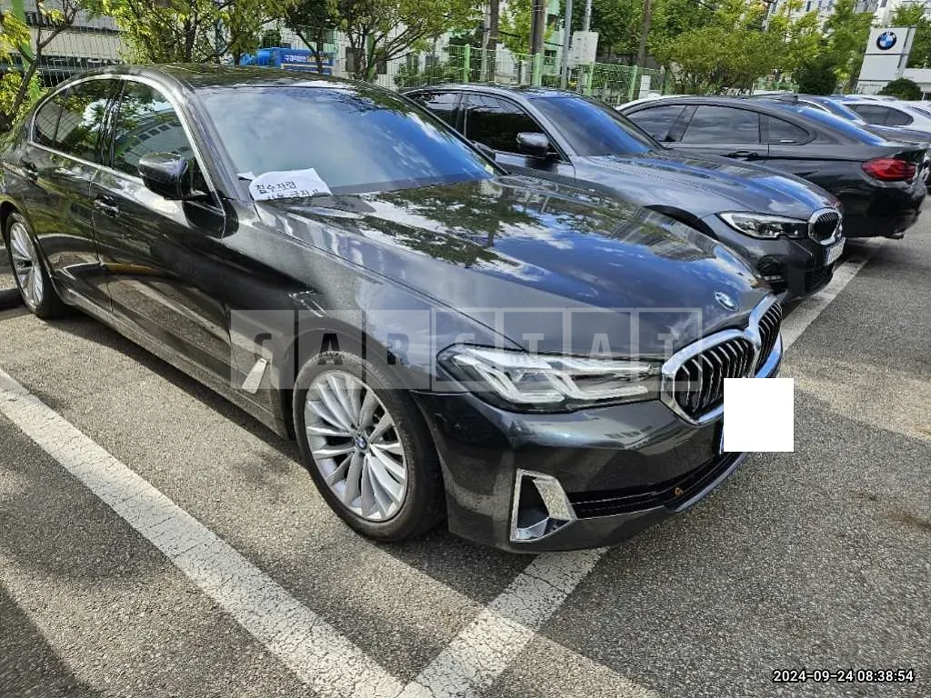 Photo 2 of 29: 2021 BMW 520i — Korean insurance auction