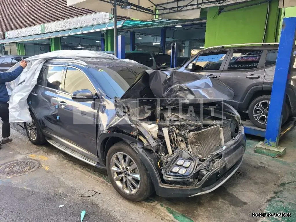 Photo 2 of 20: 2017 Kia Sorento, VIN KNAPK81ADHA277055 — Korean insurance auction