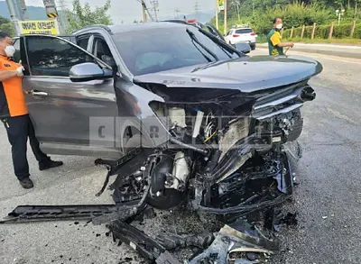 Photo 1 of 13: 2017 Hyundai Santa Fe, VIN KMHSW81UDHU742670 — Korean insurance auction