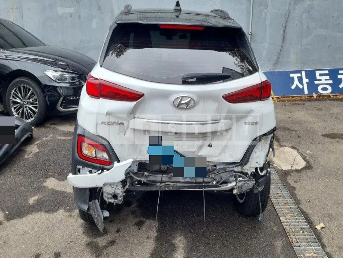 Photo 2 of 10: 2018 Hyundai Kona Electric, VIN KMHK381GFKU005509 — Korean insurance auction