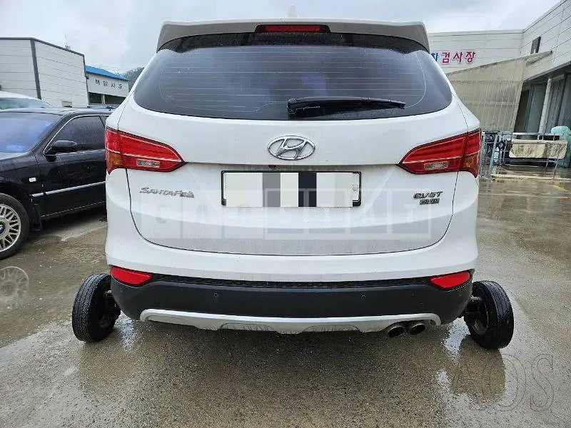 Photo 2 of 17: 2015 Hyundai Santa Fe 2.0 (4WD), VIN KMHSW81UDFU517764 — Korean insurance auction