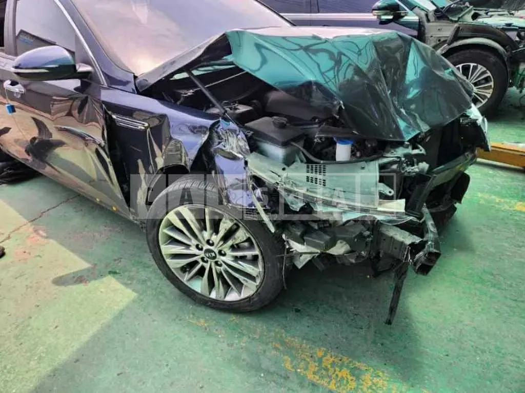 Photo 2 of 8: 2019 Kia K5, VIN KNAGU411BKA315743 — Korean insurance auction