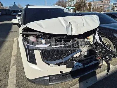 Photo 1 of 8: 2024 Kia Carnival Hybrid — Korean insurance auction