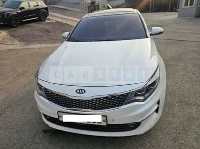 Photo 1 of 25: 2017 Kia K5 — Korean insurance auction