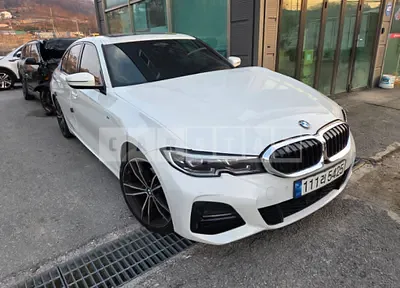 Photo 1 of 10: 2022 BMW 320i — Korean insurance auction