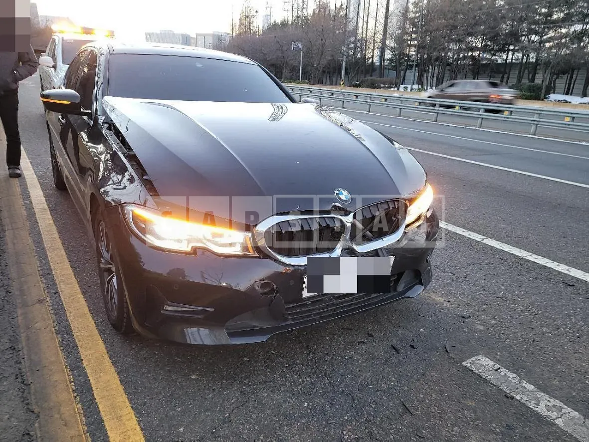 Photo 2 of 25: 2019 BMW 320d, VIN WBA5V5100KAJ58318 — Korean insurance auction