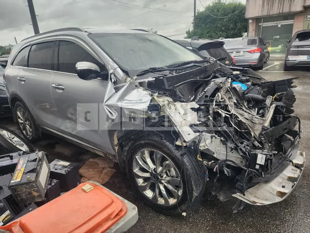 Photo 2 of 8: 2017 Kia Sorento /Sorrento, VIN KNAPH81BDJA418246 — Korean insurance auction