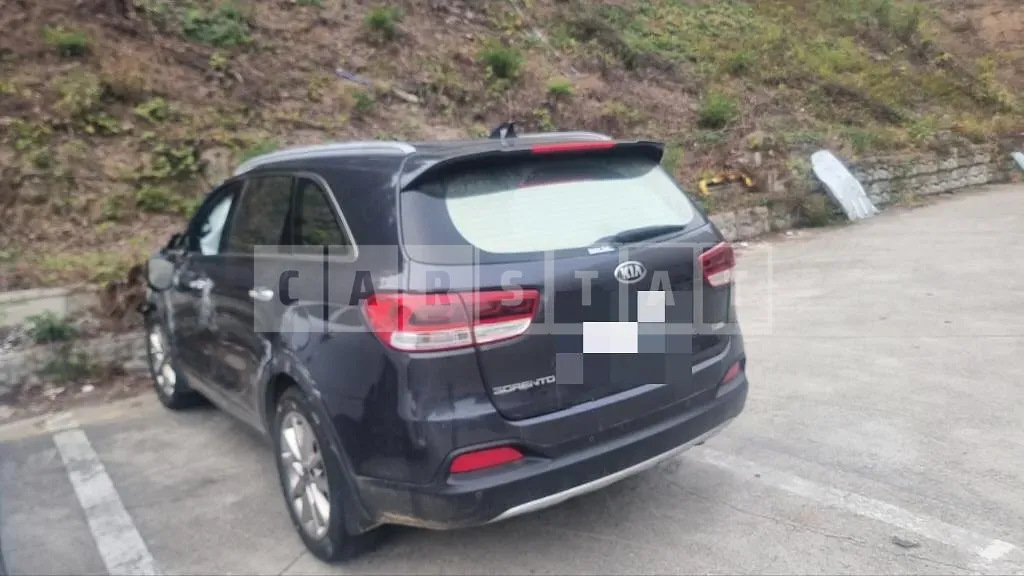 Photo 2 of 10: 2017 Kia Sorento 2.0, VIN KNAPK81ABHA303144 — Korean insurance auction