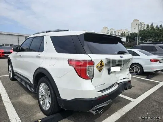 Photo 2 of 13: 2021 Ford Explorer 3.0 — Korean insurance auction