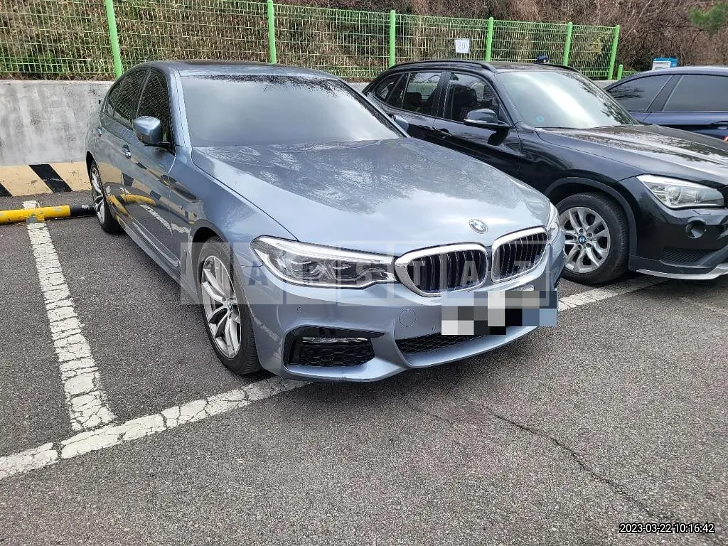 Photo 2 of 33: 2017 BMW 520d xDrive, VIN WBAJC5102HG852762 — Korean insurance auction