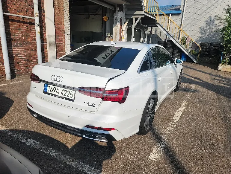 Photo 2 of 10: 2021 Audi A6 40 TDI Four, VIN WAUZZZF25MN103642 — Korean insurance auction