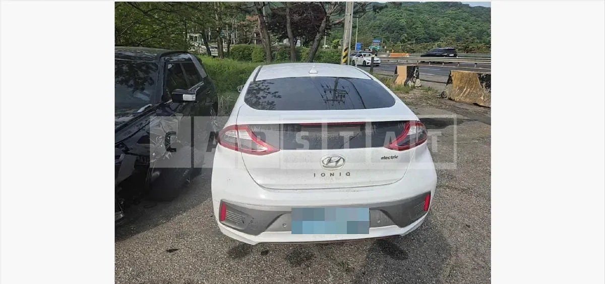 Photo 2 of 19: 2017 Hyundai IONIQ Electric Car — Korean insurance auction