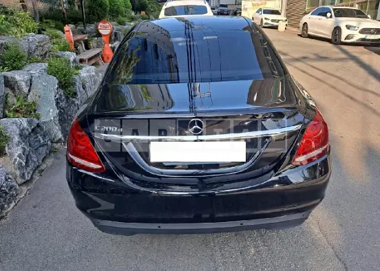 Photo 2 of 42: 2018 Mercedes-Benz C 200d, VIN WDDWF3HB6JR350963 — Korean insurance auction