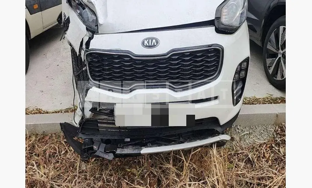 Photo 2 of 24: 2017 Kia Sportage — Korean insurance auction