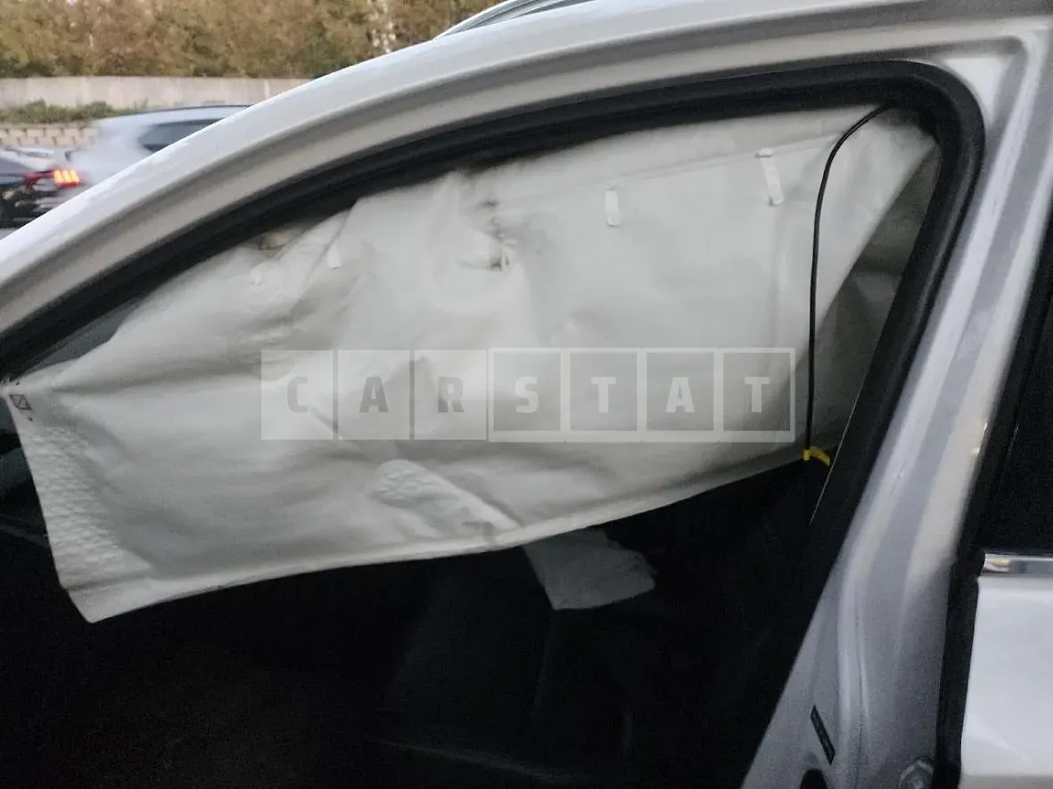 Photo 2 of 36: 2015 Lexus NX300h, VIN JTJBJRBZ5F2018588 — Korean insurance auction