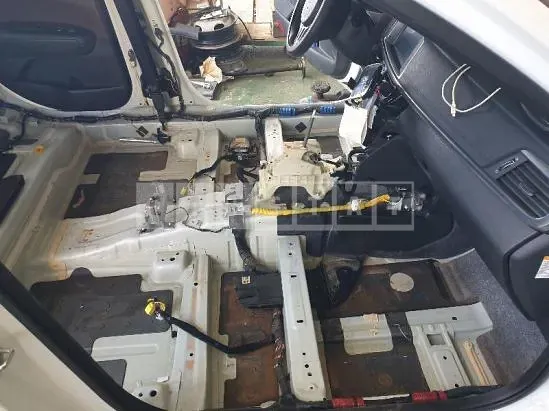 Photo 2 of 6: 2016 Kia K5 — Korean insurance auction