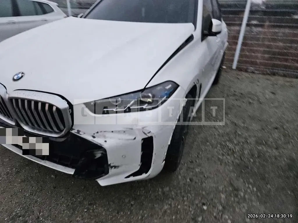 Photo 2 of 42: 2024 BMW X5 xDrive30d — Korean insurance auction