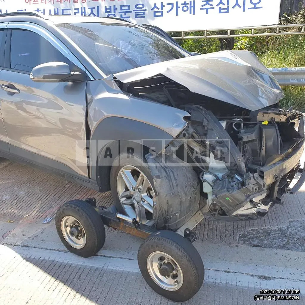 Photo 2 of 8: 2018 Hyundai Kona, VIN KMHK3816GJU001466 — Korean insurance auction