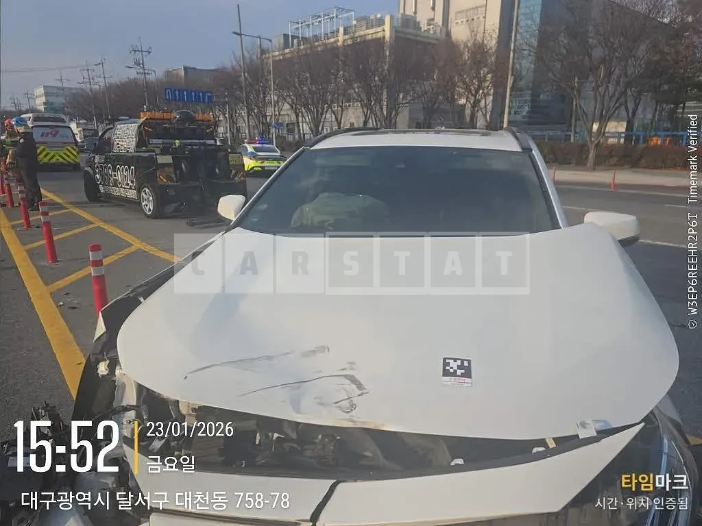 Photo 2 of 96: 2020 Toyota RAV4 Hybrid AWD, VIN JTMDWRFV1LD546746 — Korean insurance auction