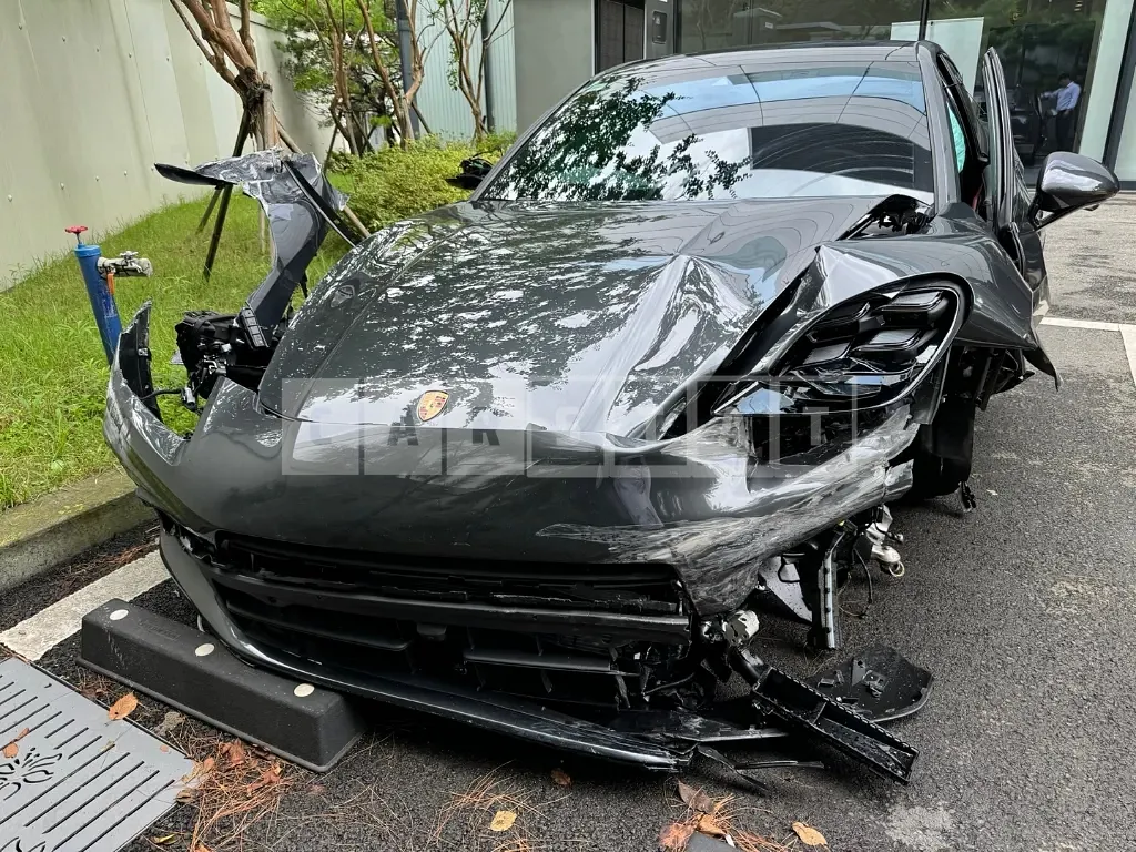 Photo 2 of 37: 2024 Porsche Panamera 4 — Korean insurance auction