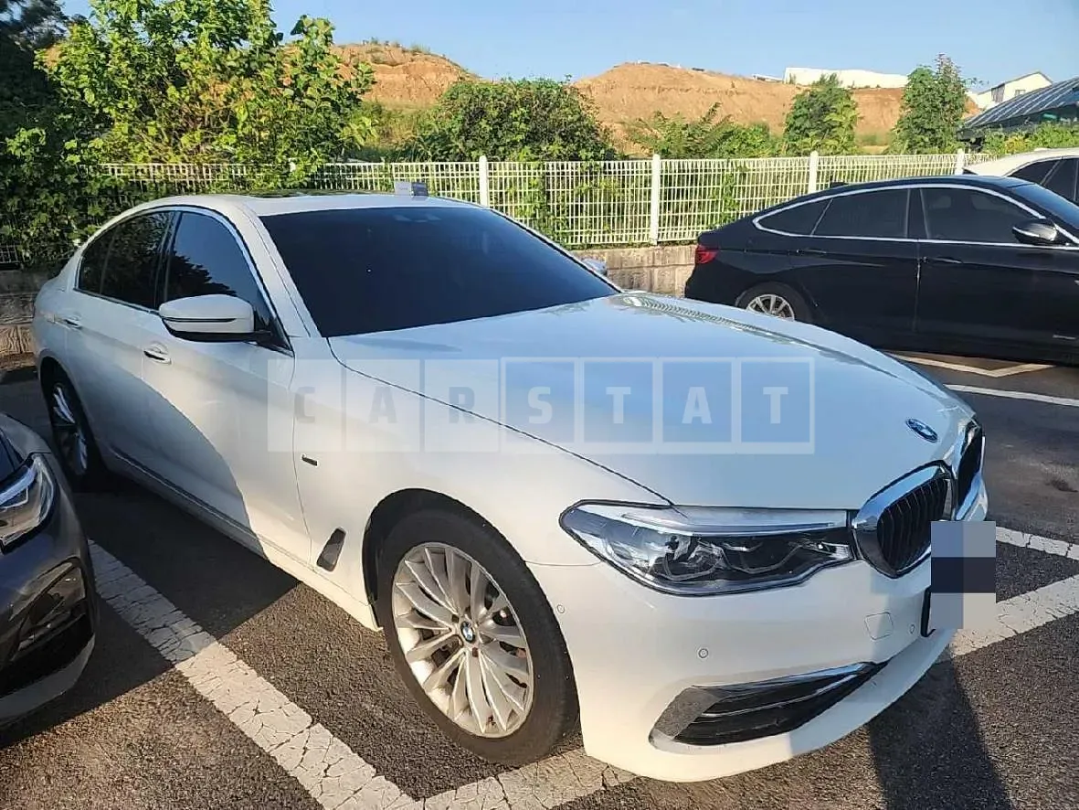 Photo 2 of 21: 2018 BMW 530i, VIN WBAJD3104JWC98690 — Korean insurance auction