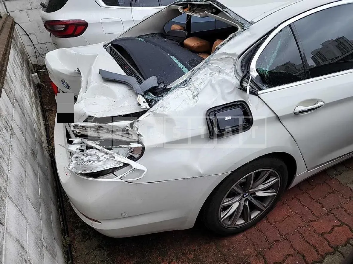 Photo 2 of 13: 2018 BMW 520i — Korean insurance auction