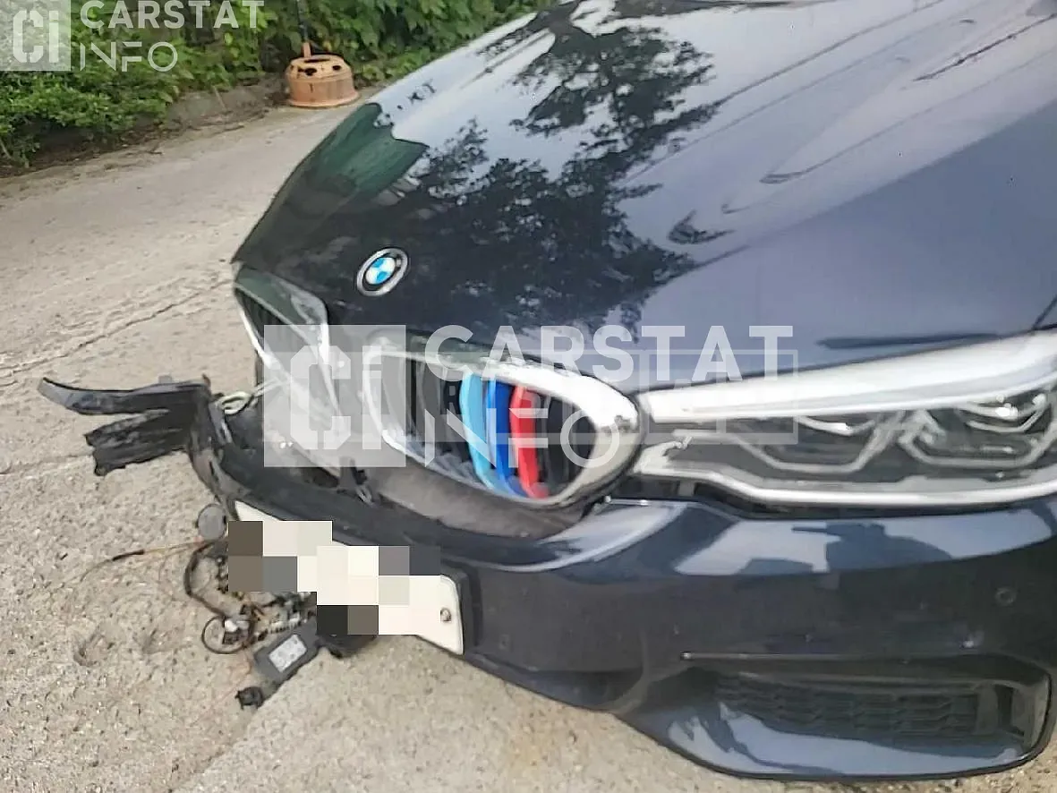 Photo 2 of 33: 2019 BMW 530i M Sport Package Plus, VIN WBAJD3104KWW28147 — Korean insurance auction