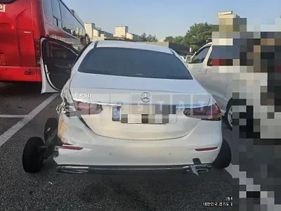 Photo 1 of 20: 2021 Mercedes-Benz E250 — Korean insurance auction