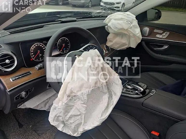 Photo 2 of 5: 2020 Mercedes-Benz E300 e 4Matic, VIN W1KZF5EB6LA828510 — Korean insurance auction