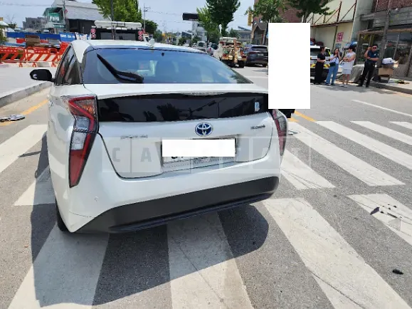 Photo 2 of 14: 2017 Toyota Prius, VIN JTDKBRFU5H3572435 — Korean insurance auction