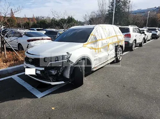 Photo 2 of 22: 2021 Kia Sorento, VIN KNARH81BGMA016029 — Korean insurance auction