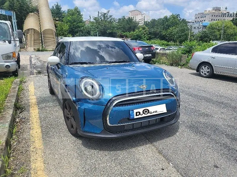Photo 2 of 6: 2022 MINI Cooper, VIN WMW41DK0XN2P68869 — Korean insurance auction