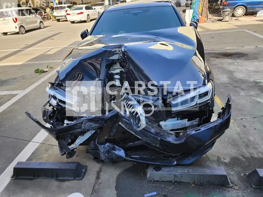 Photo 2 of 6: 2021 BMW 520i — Korean insurance auction