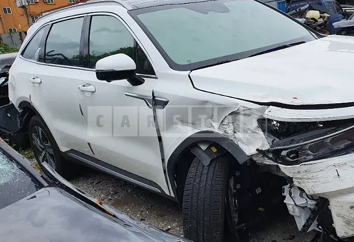 Photo 2 of 14: 2021 Kia Sorento, VIN KNARG81GBMA002202 — Korean insurance auction