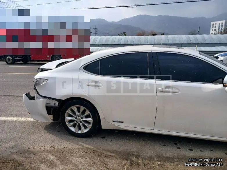 Photo 2 of 5: 2015 Lexus ES300h, VIN JTHBW1GG2F2096841 — Korean insurance auction